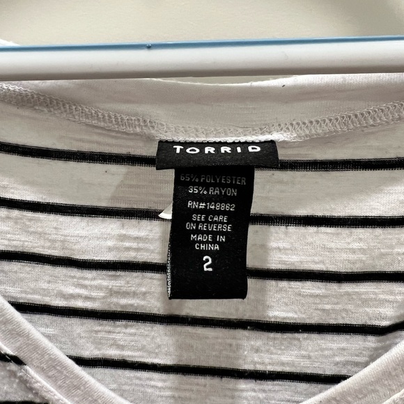 Black and white stripe T-shirt - Picture 3 of 4